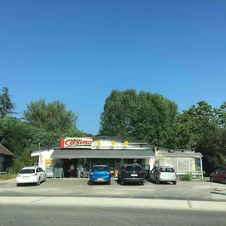 Сasa de vacaciones Peaceful, Comfortable Retreat With Pool Montcléra