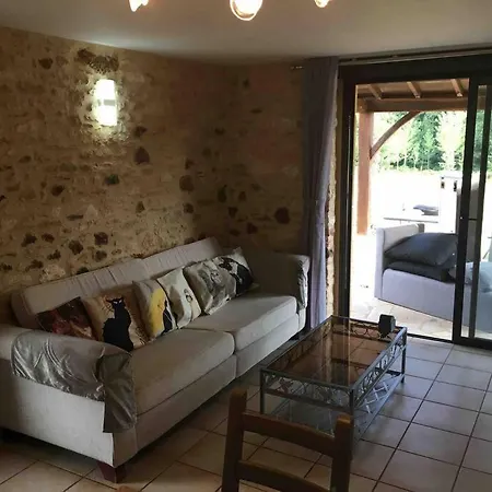 Сasa de vacaciones Peaceful, Comfortable Retreat With Pool Montcléra