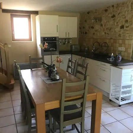 Peaceful, Comfortable Retreat With Pool Сasa de vacaciones *