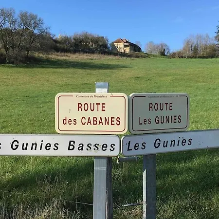 Peaceful, Comfortable Retreat With Pool Сasa de vacaciones Montcléra