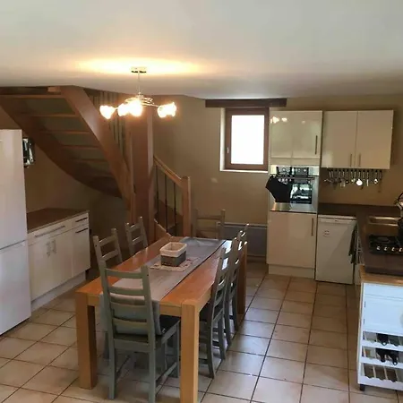 Peaceful, Comfortable Retreat With Pool Montclera