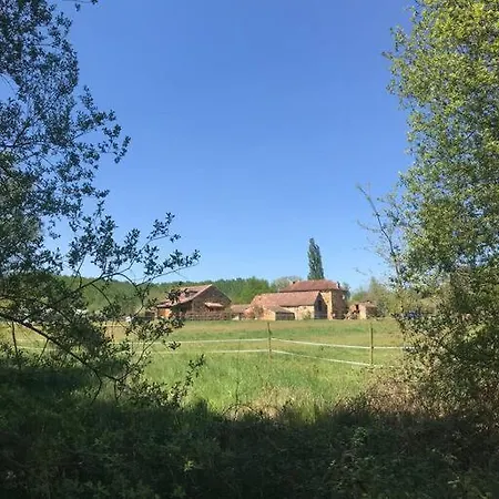 Peaceful, Comfortable Retreat With Pool Holiday home Montclera