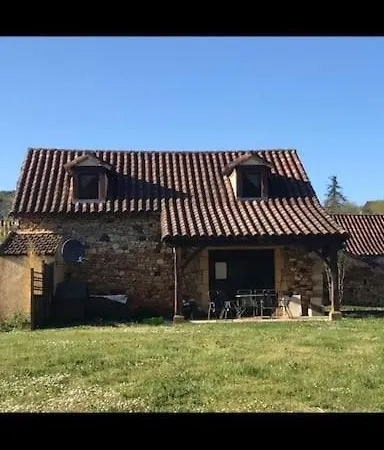 Peaceful, Comfortable Retreat With Pool Montclera