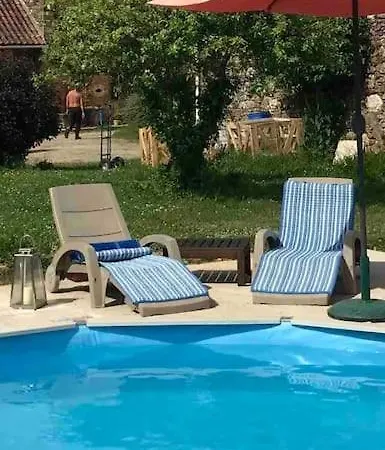 Peaceful, Comfortable Retreat With Pool Holiday home