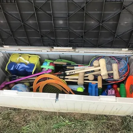 Peaceful, Comfortable Retreat With Pool Montclera