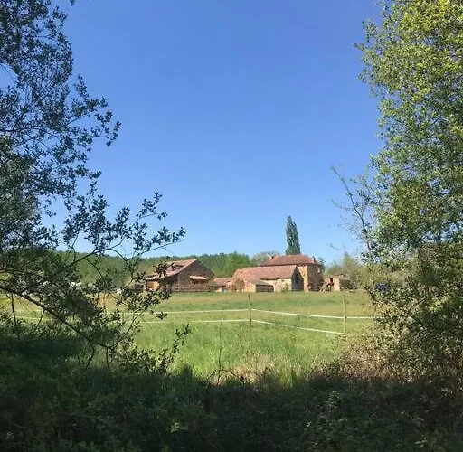 Peaceful, Comfortable Retreat With Pool Feriehus Montcléra