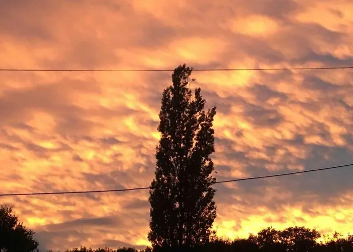 Peaceful, Comfortable Retreat With Pool Feriehus Montcléra