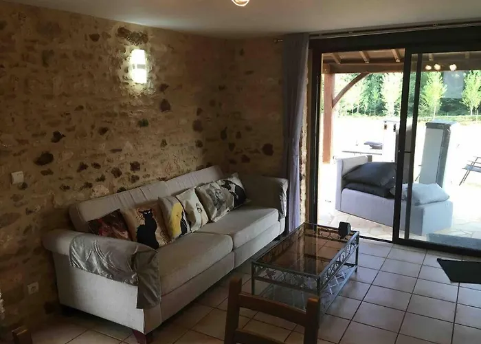 Feriehus Peaceful, Comfortable Retreat With Pool Montcléra