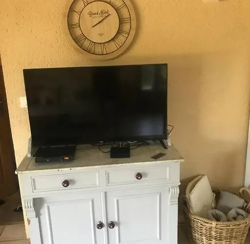 Feriehus Peaceful, Comfortable Retreat With Pool *