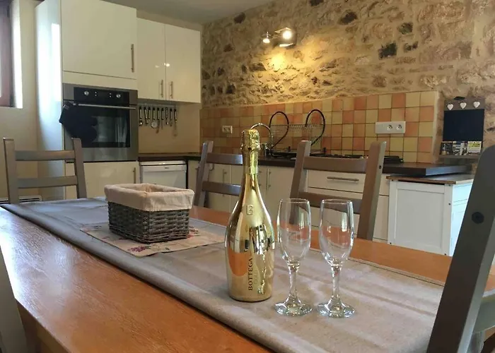 Peaceful, Comfortable Retreat With Pool Feriehus *