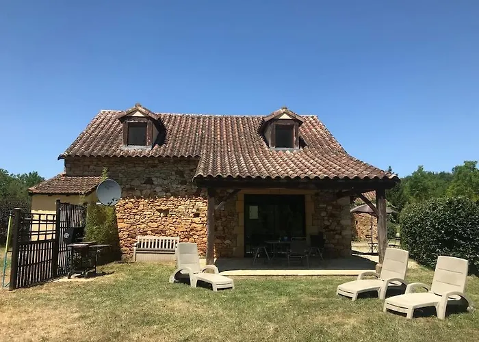 Peaceful, Comfortable Retreat With Pool Montcléra